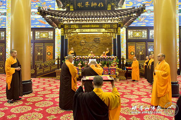 省佛协第十九次传戒法会第十六日：早课回复清净演坛剃头沐浴下比丘戒启夜礼通宵