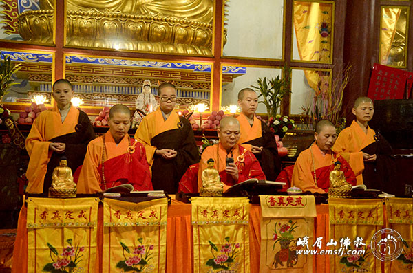 省佛协第十九次传戒法会第十六日：早课回复清净演坛剃头沐浴下比丘戒启夜礼通宵