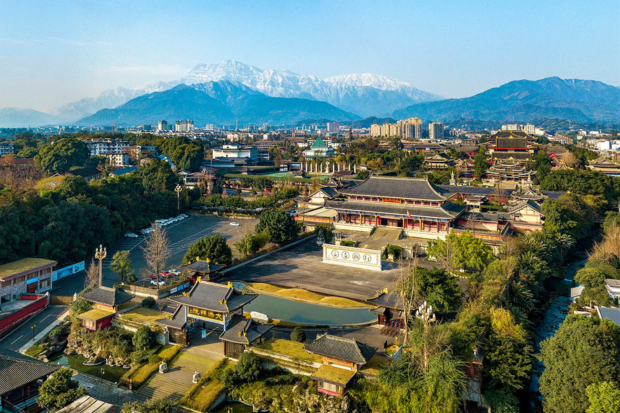 银色峨眉山下大佛禅院.jpg
